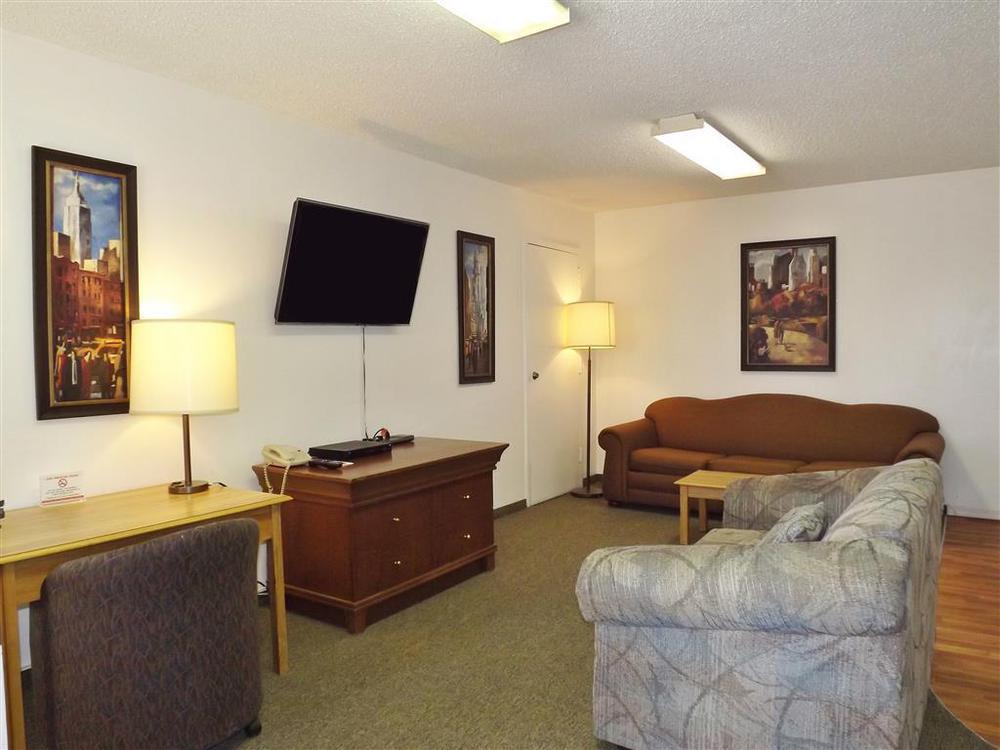 Canadas Best Value Inn Whitecourt Δωμάτιο φωτογραφία