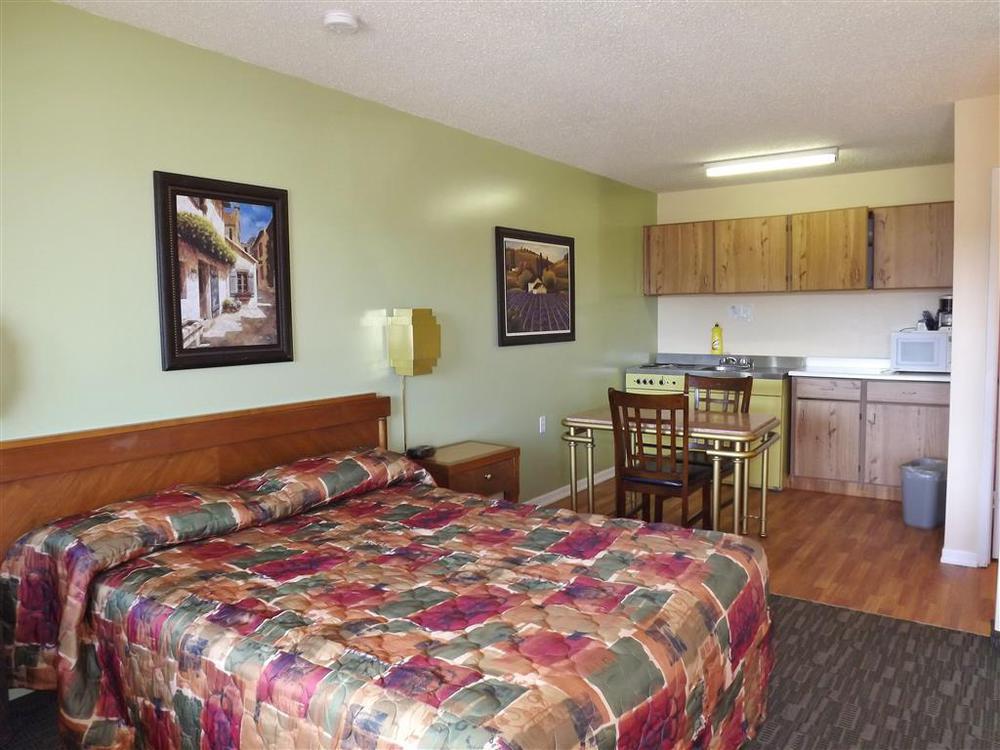Canadas Best Value Inn Whitecourt Δωμάτιο φωτογραφία