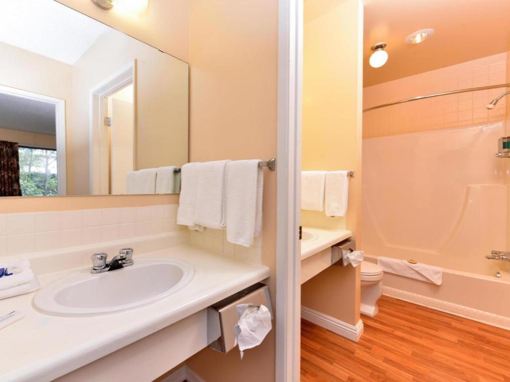Canadas Best Value Inn Whitecourt Εξωτερικό φωτογραφία