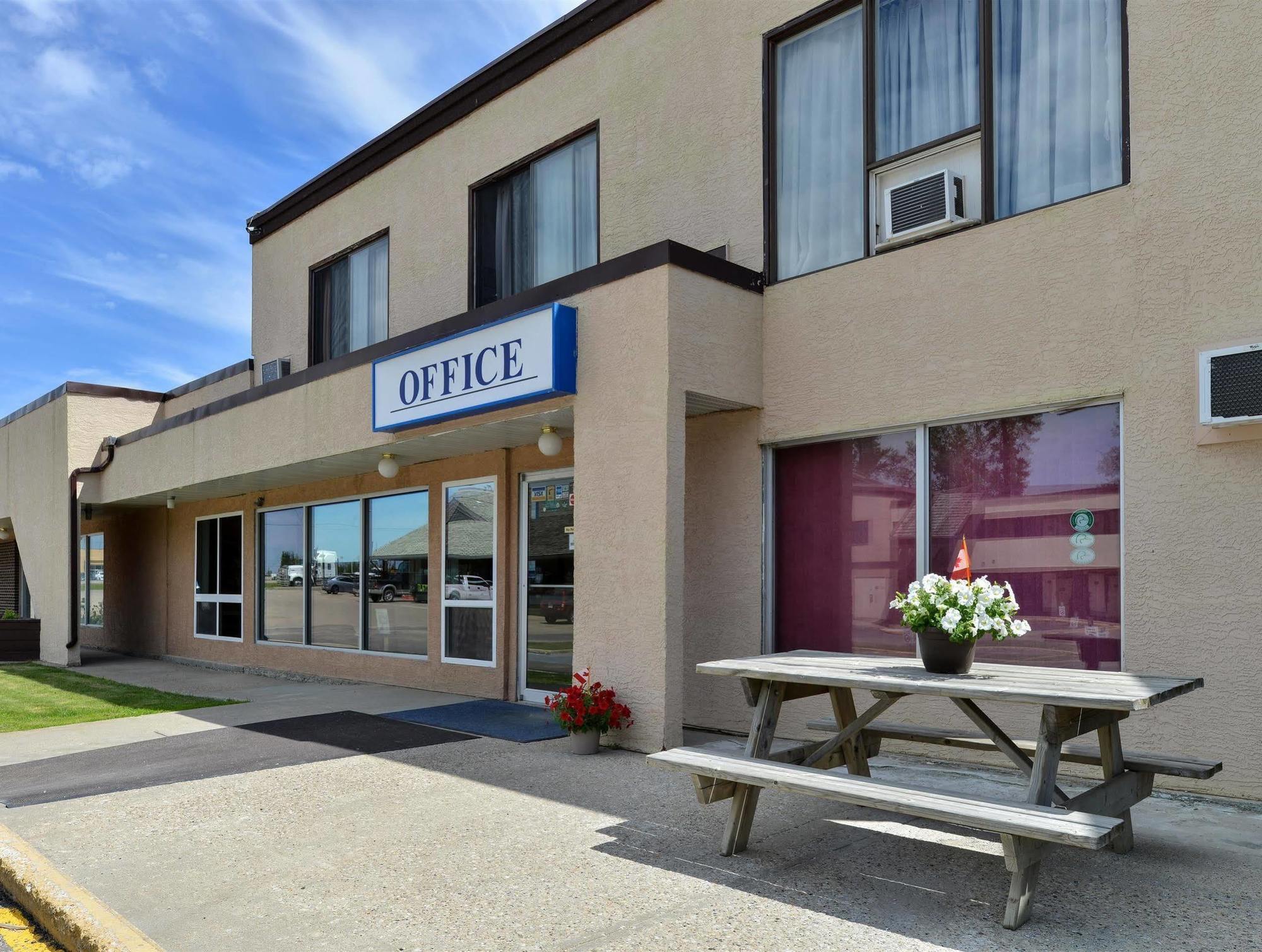 Canadas Best Value Inn Whitecourt Εξωτερικό φωτογραφία