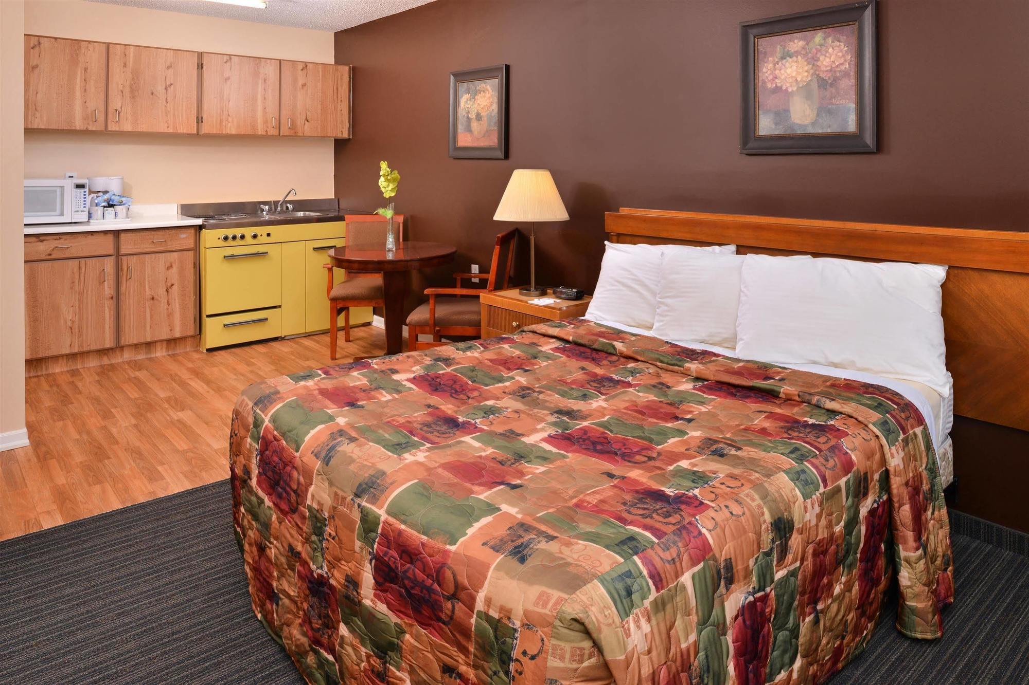 Canadas Best Value Inn Whitecourt Εξωτερικό φωτογραφία