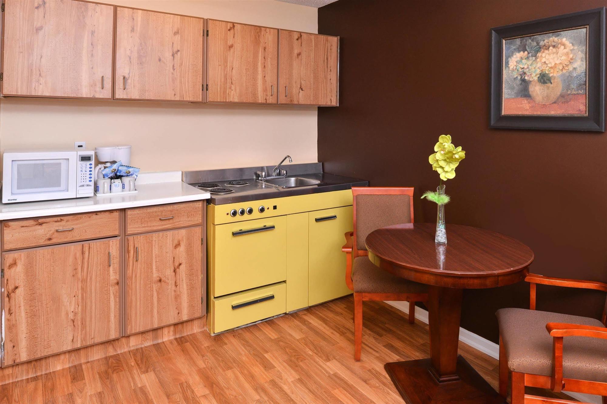 Canadas Best Value Inn Whitecourt Εξωτερικό φωτογραφία