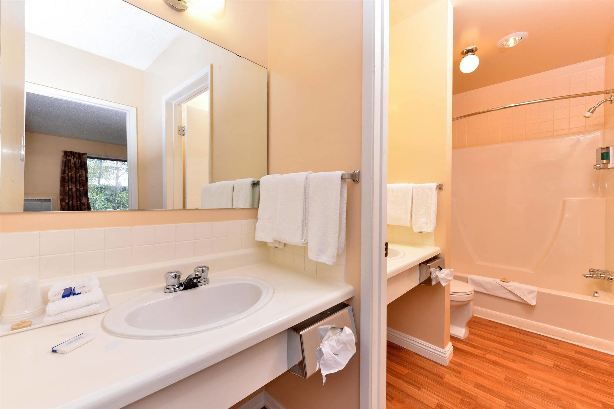 Canadas Best Value Inn Whitecourt Εξωτερικό φωτογραφία