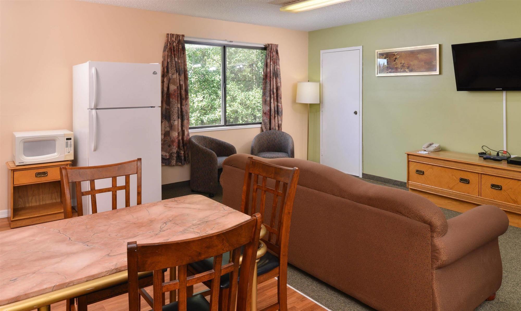 Canadas Best Value Inn Whitecourt Εξωτερικό φωτογραφία