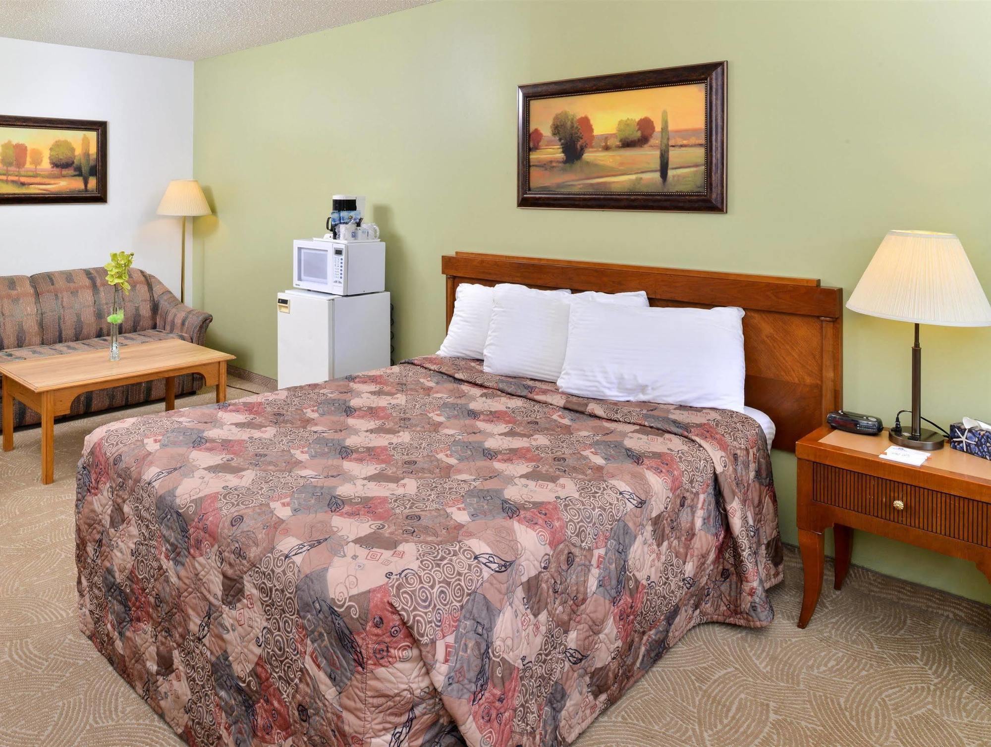 Canadas Best Value Inn Whitecourt Εξωτερικό φωτογραφία
